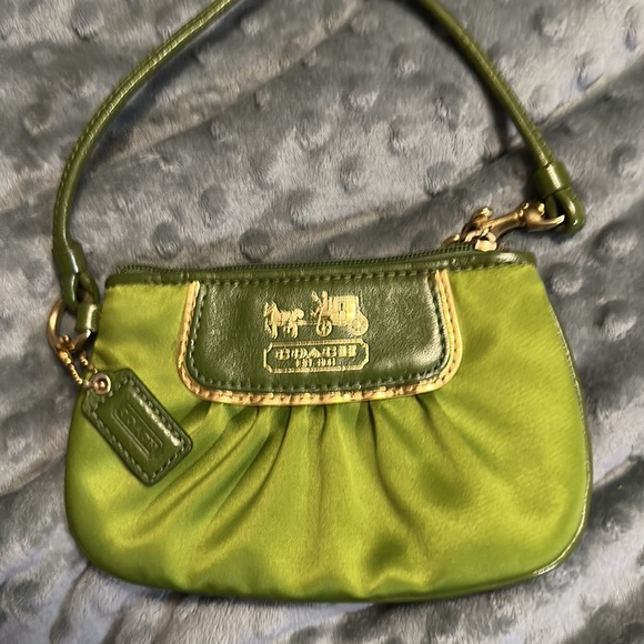 Vintage green Coach Wristlet - Picture 4 of 8